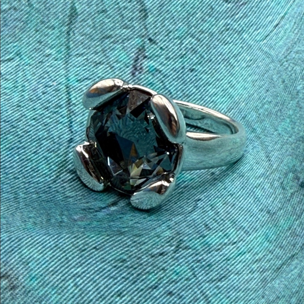 Uno de 50 ring with blue crystal